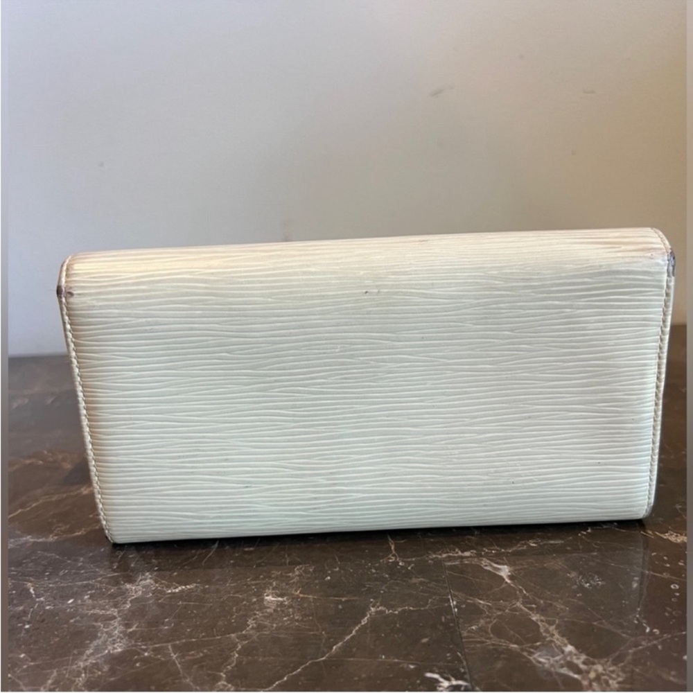 Authentic Louis Vuitton Cream Epi Sarah Wallet - Picture 2 of 8